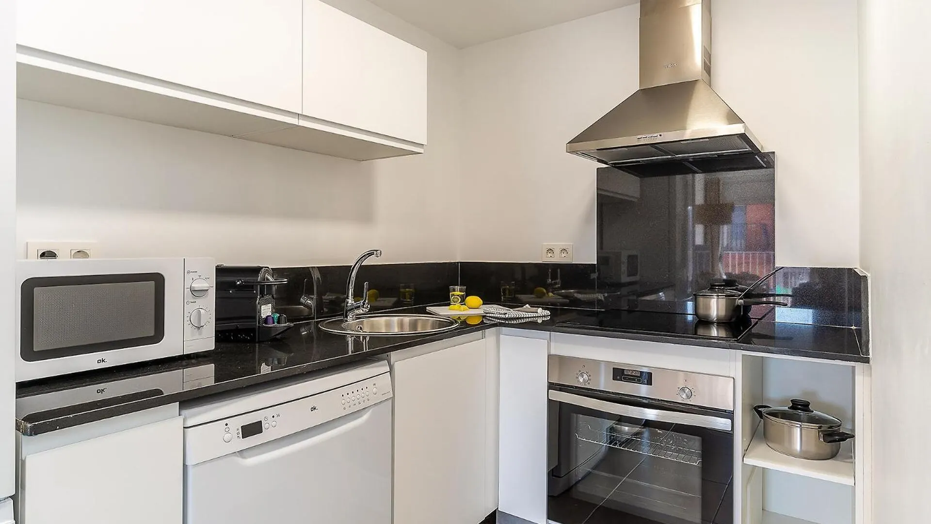 4239 - Ab Duplex Santa Coloma III Apartment Barcelona